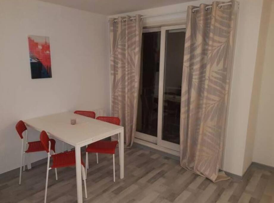 Le Rouennais Et Son Parking Prive Apartment ภายนอก รูปภาพ
